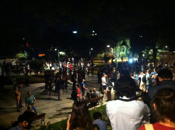 Gezi Parkı'nda gece tekrar açıldı