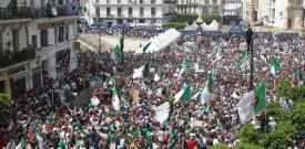Cezayir’de birinci devrimin yıldönümünde dev Cuma gösterisi
