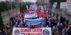 Metal işçileri meydanı doldurdu: Türk Metal sakın geri adım atma!