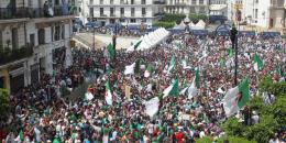 Cezayir’de birinci devrimin yıldönümünde dev Cuma gösterisi